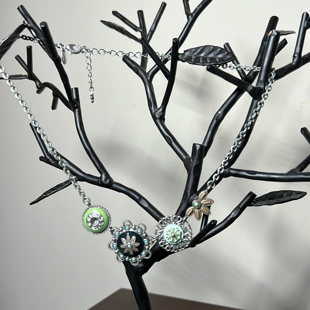 Lia Sophia Flower Station Necklace 19”